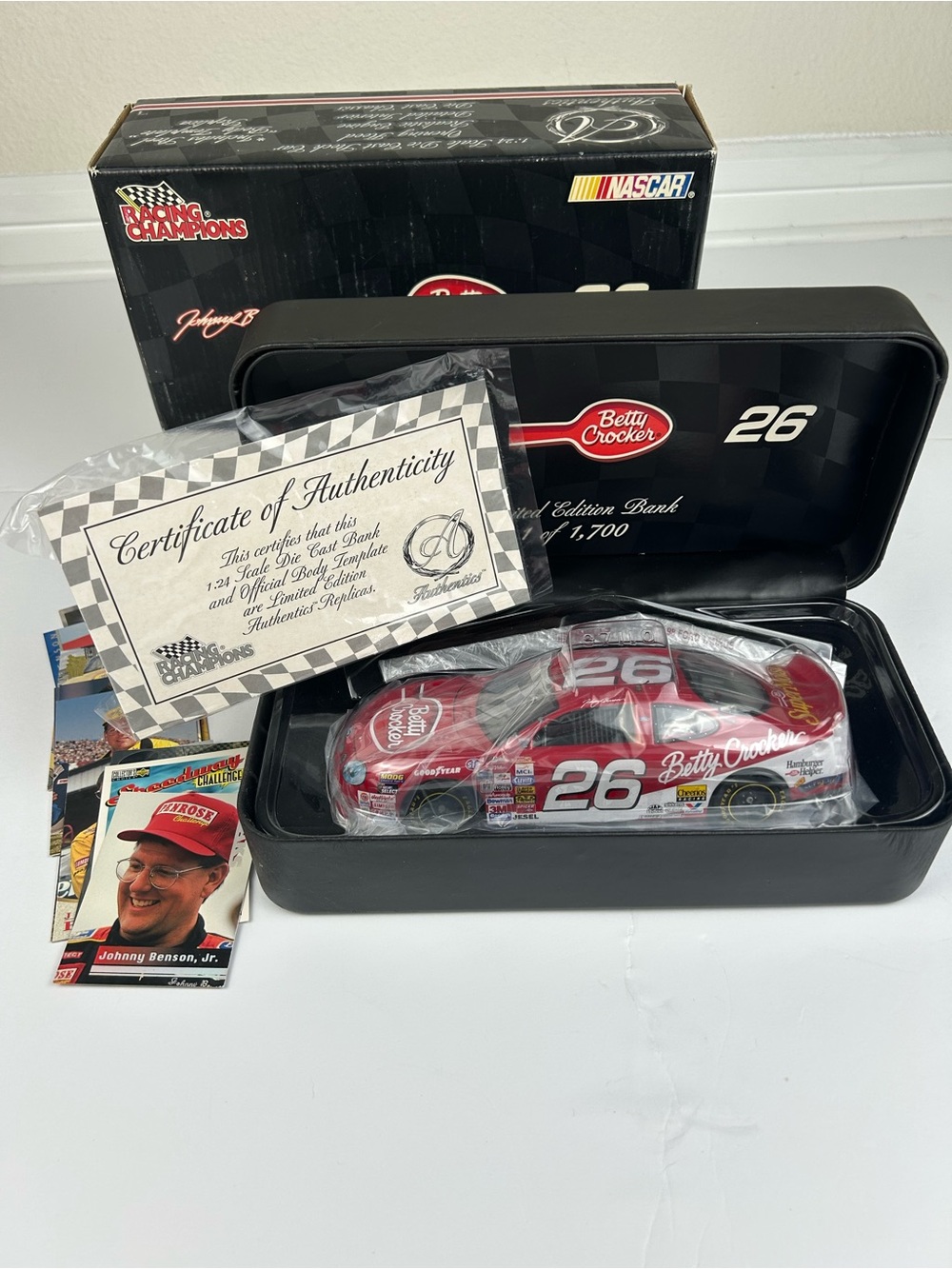 Racing Champions Johnny Benson 26 Betty Crocker 1:24 Diecast LE 195/1700 w/Cards
